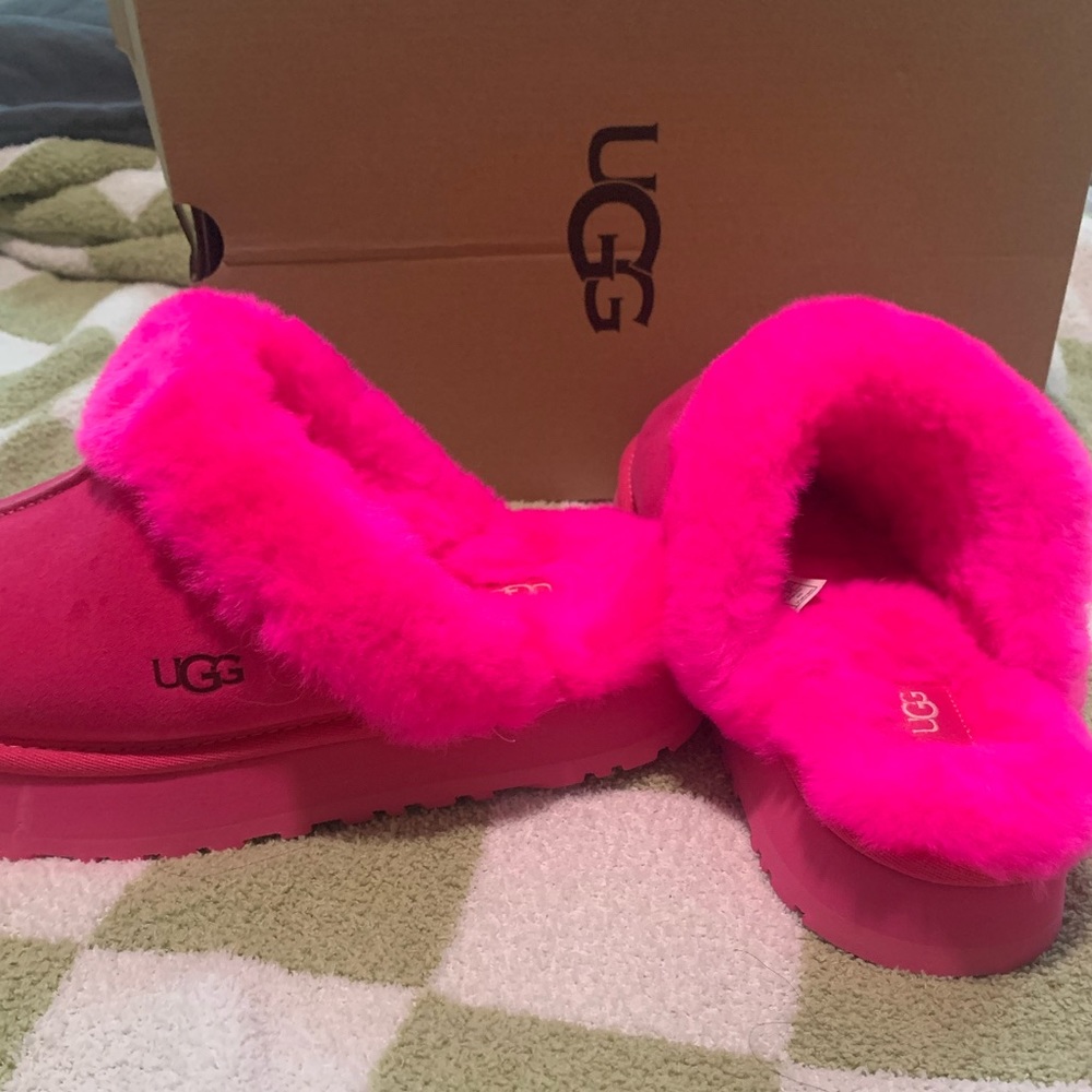 UGG Disquette size 9. Used condition